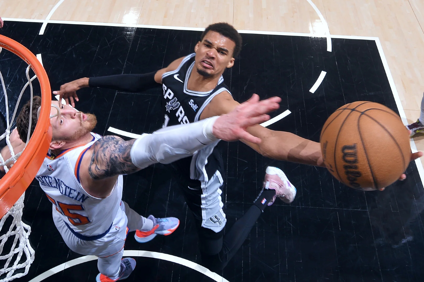 圣安东尼奥马刺发布备战花絮,赛前状态回暖,NBA总决赛任务艰巨,纪律约束更严格的简单介绍 圣安东尼奥马刺发布备战花絮,赛前状态回暖,NBA总决赛任务艰巨,纪律约束更严格的简单介绍