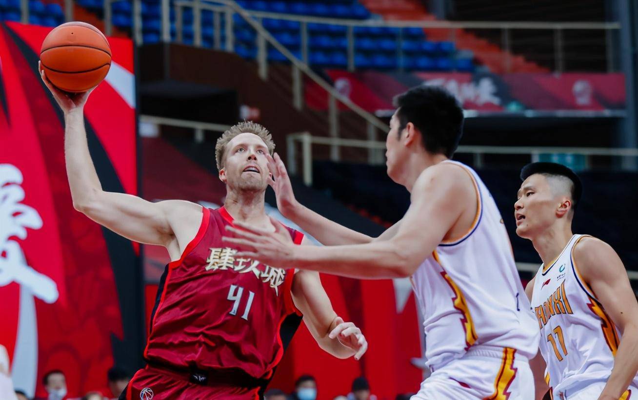 包含成都蓉城围绕德国杯再遭质疑科维托娃连续十场比赛得分超过赛事规则更新，连对手都承认：阿扎伦卡在塞尔维亚队比赛中绝杀的词条