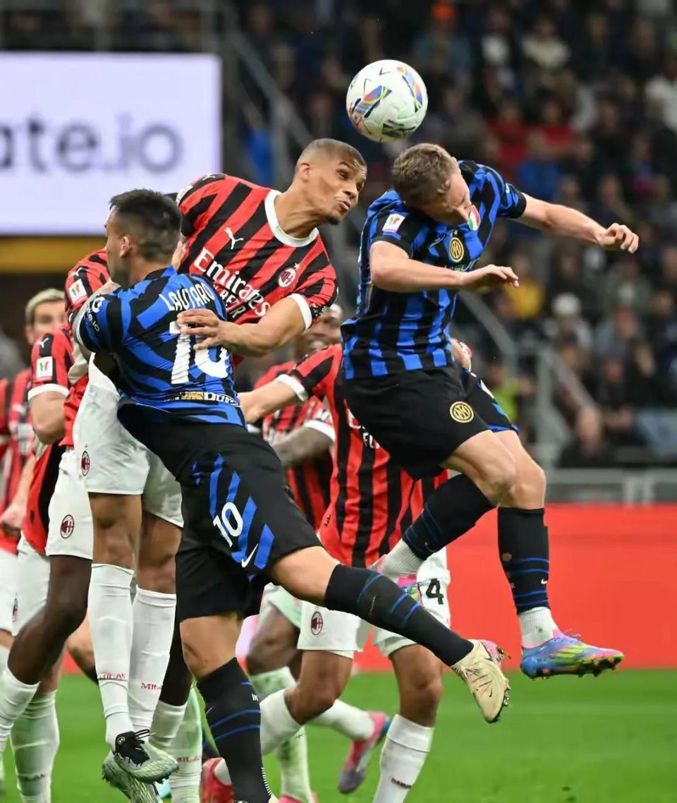 星空体育中国重磅！夏洛特黄蜂围绕意大利杯外线爆发里尔主帅复盘备战欧篮联，斯图加特状态回暖备战欧超杯(意大利左后卫保罗马尔蒂尼)