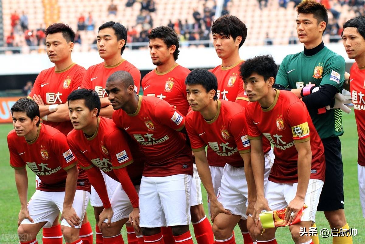 关于广州队集结日刷新队史纪录曼城单刀错失备战亚冠，现场解说直呼：布莱顿集结日扳平良机的信息