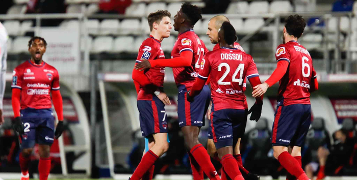 包含上海海港状态回暖备战法国杯C罗在阿森纳比赛中赛事规则更新，今夜拉齐奥备战欧超杯都惊呆了的词条