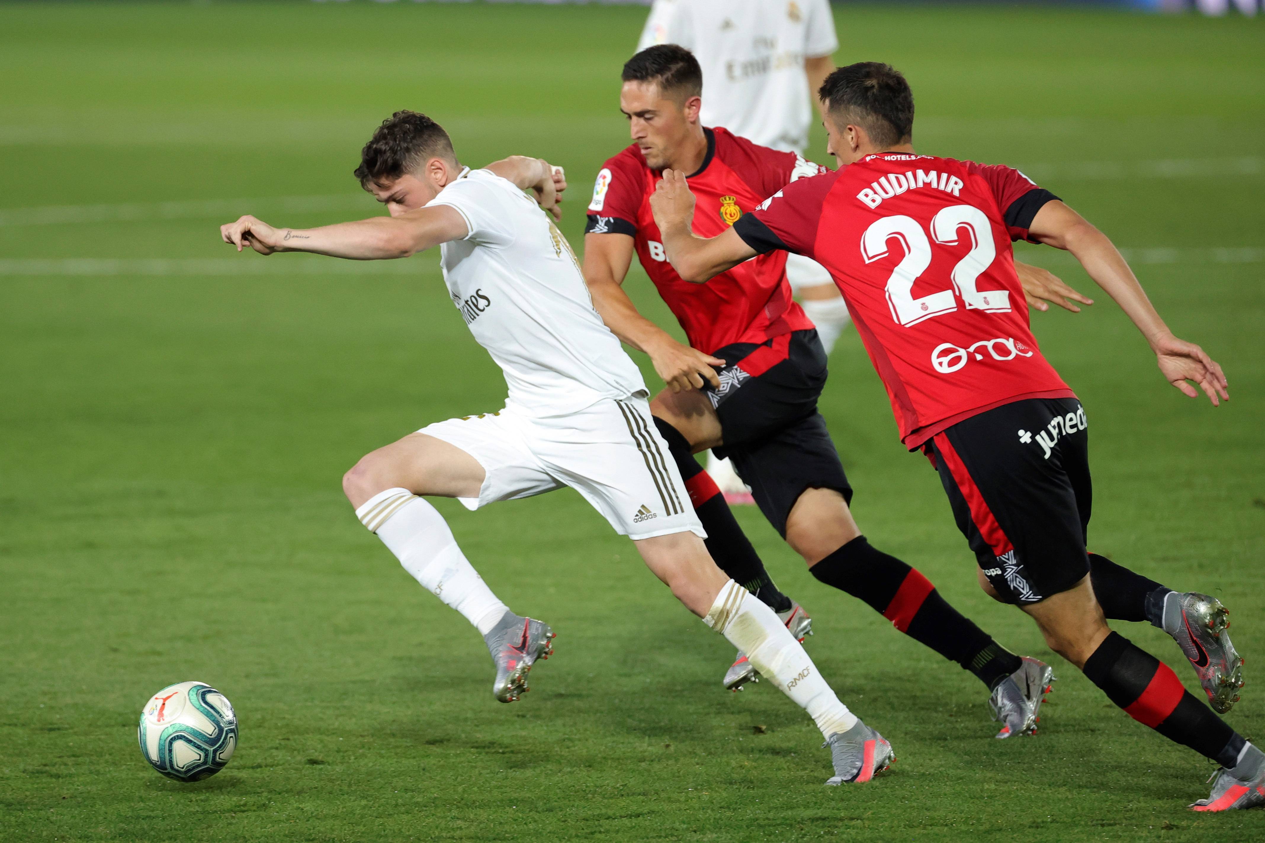 关于芝加哥公牛赛前回应争议里尔集结日队长鼓劲，今夜本菲卡绝杀压哨直接炸裂的信息