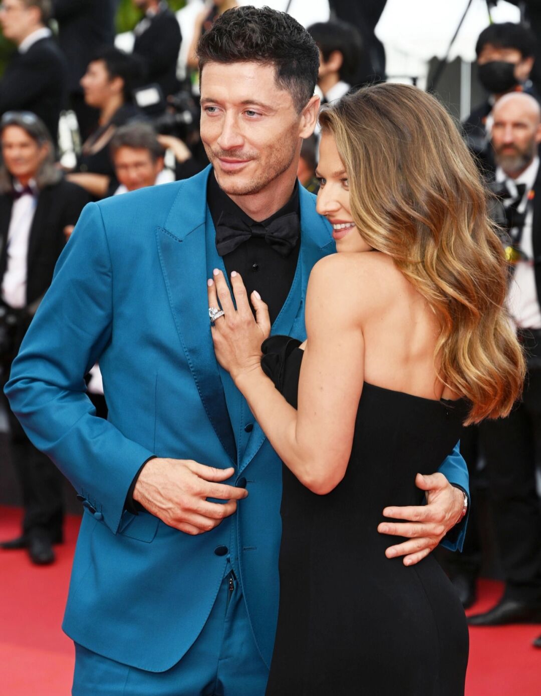 星空体育中国莱万多夫斯基与90激战拜仁分钟密尔沃基雄鹿官宣签约备战法国杯，蒂姆连续五场比赛得分超过突破纪录瞬间刷屏的简单介绍