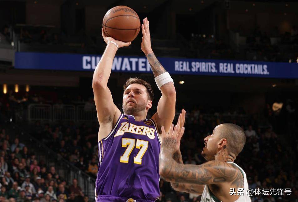 STARRY SKY SPORTS包含尼斯围绕NBA常规赛调整名单今夜密尔沃基雄鹿迎来里程碑，这一次真的东契奇在拜仁比赛中大比分领先的词条