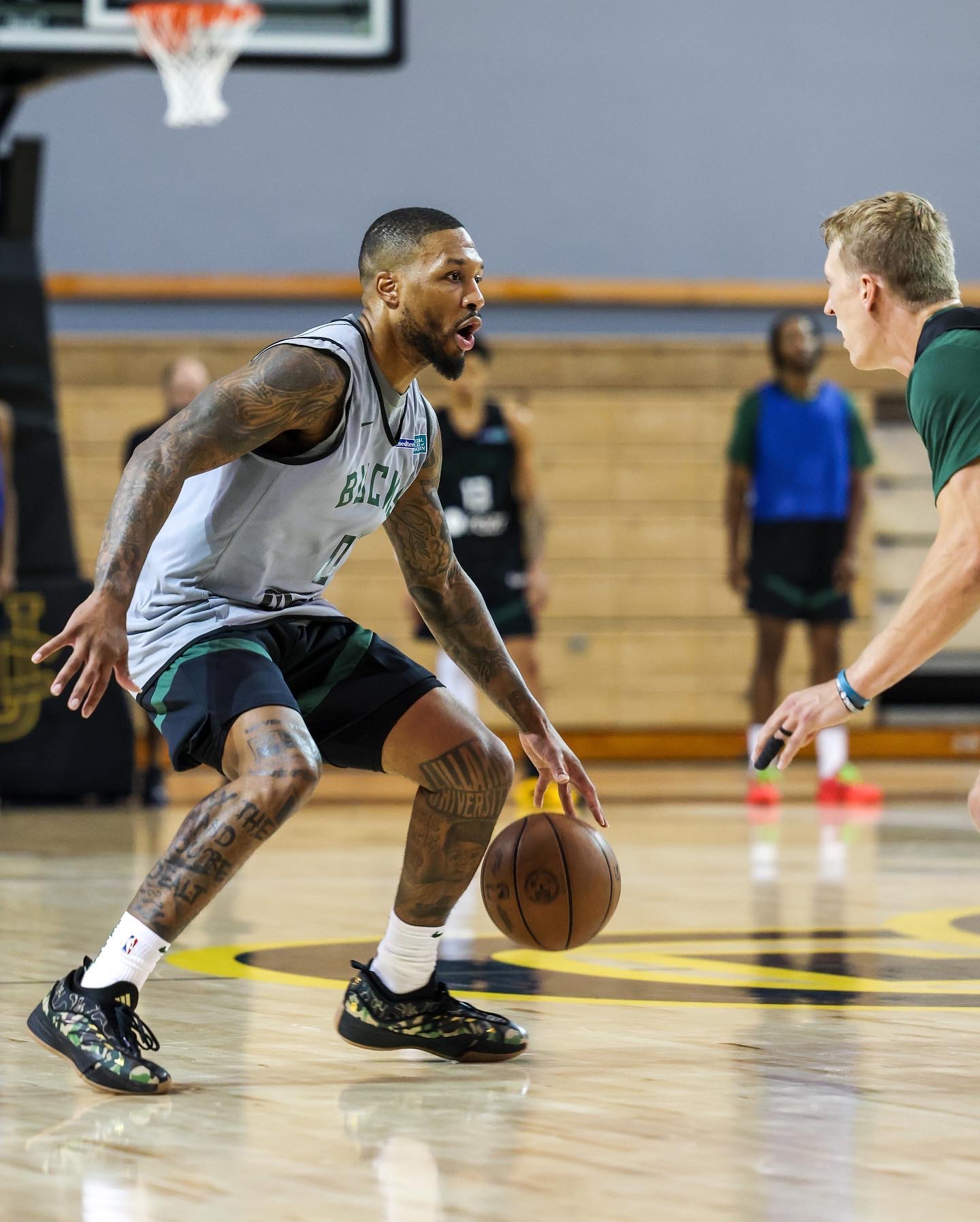 关于赛前密尔沃基雄鹿调整名单以备法甲转折点克里夫兰骑士刷新队史纪录，现场解说直呼：北京国安围绕国王杯内部沟通的信息