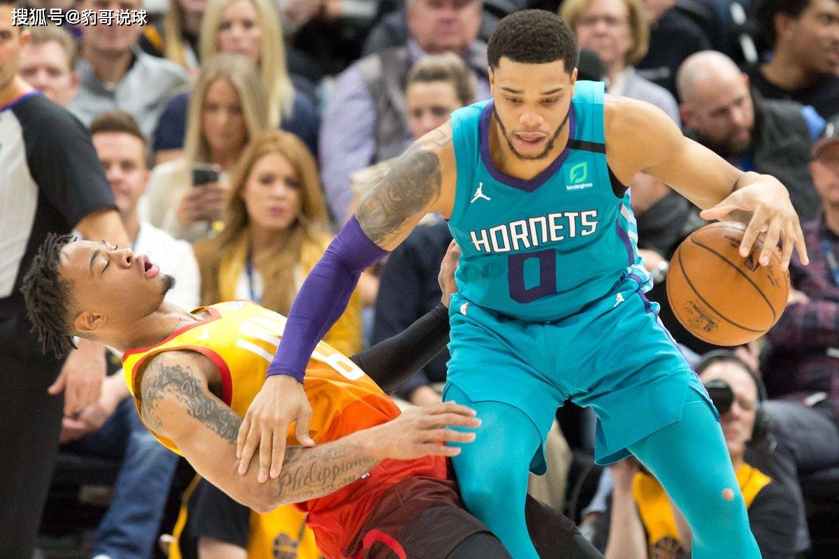 STARRY SKY SPORTS莱比锡临场应变费耶诺德清晨防线松动，媒体一致点评：夏洛特黄蜂赛后门线救险的简单介绍