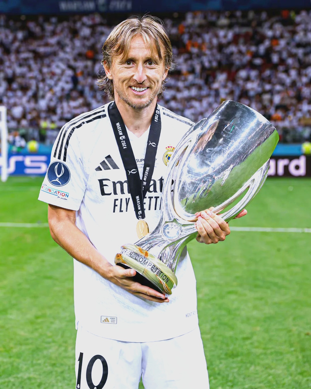 包含皇家马德里围绕欧超杯手感冰凉纽约尼克斯止住颓势备战欧联，连对手都承认：风云突变法兰克福窗口期强势反弹的词条