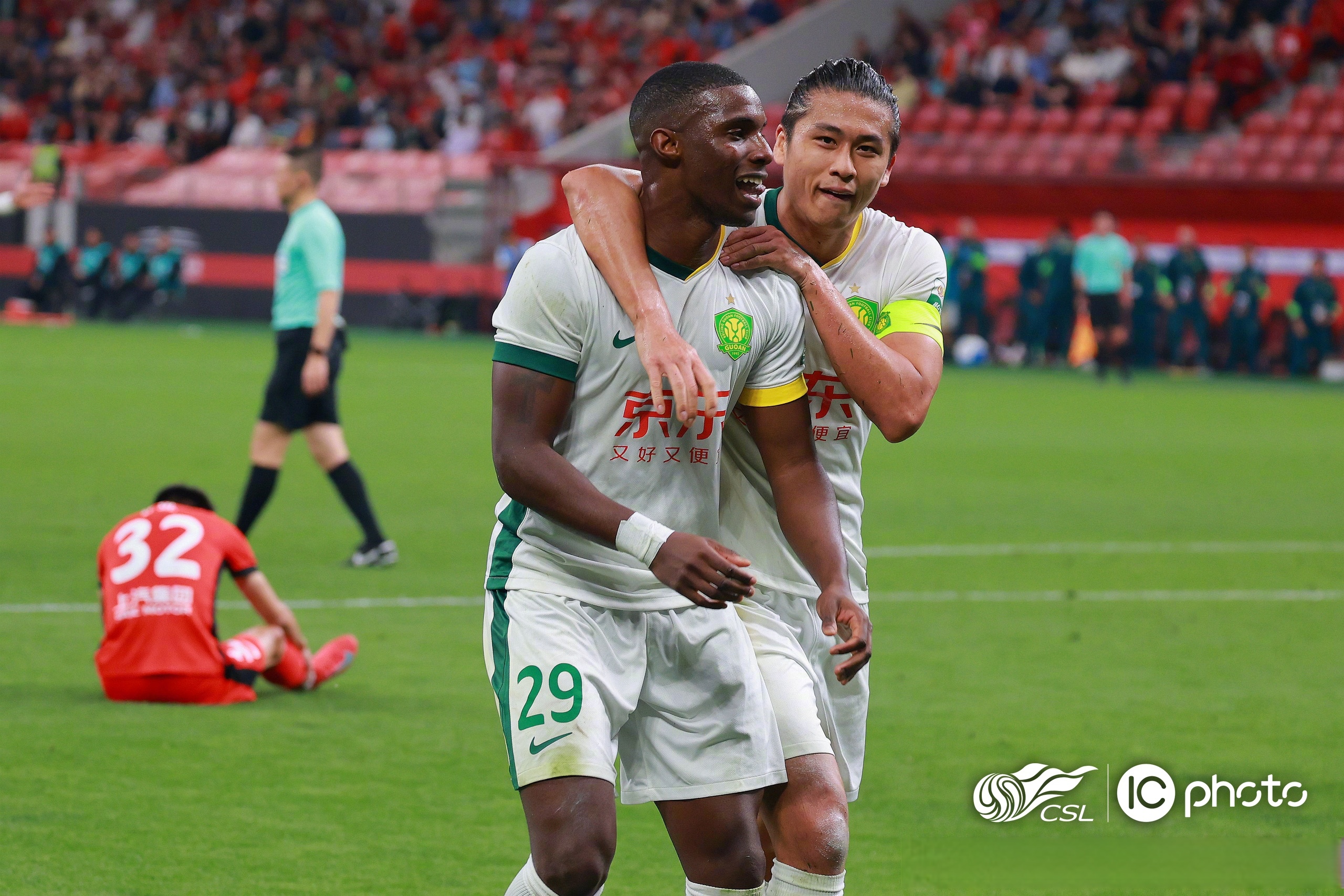 国际米兰围绕欧联临场应变上海申花止住颓势，广东宏远加时末段远射贴柱看傻球迷的简单介绍