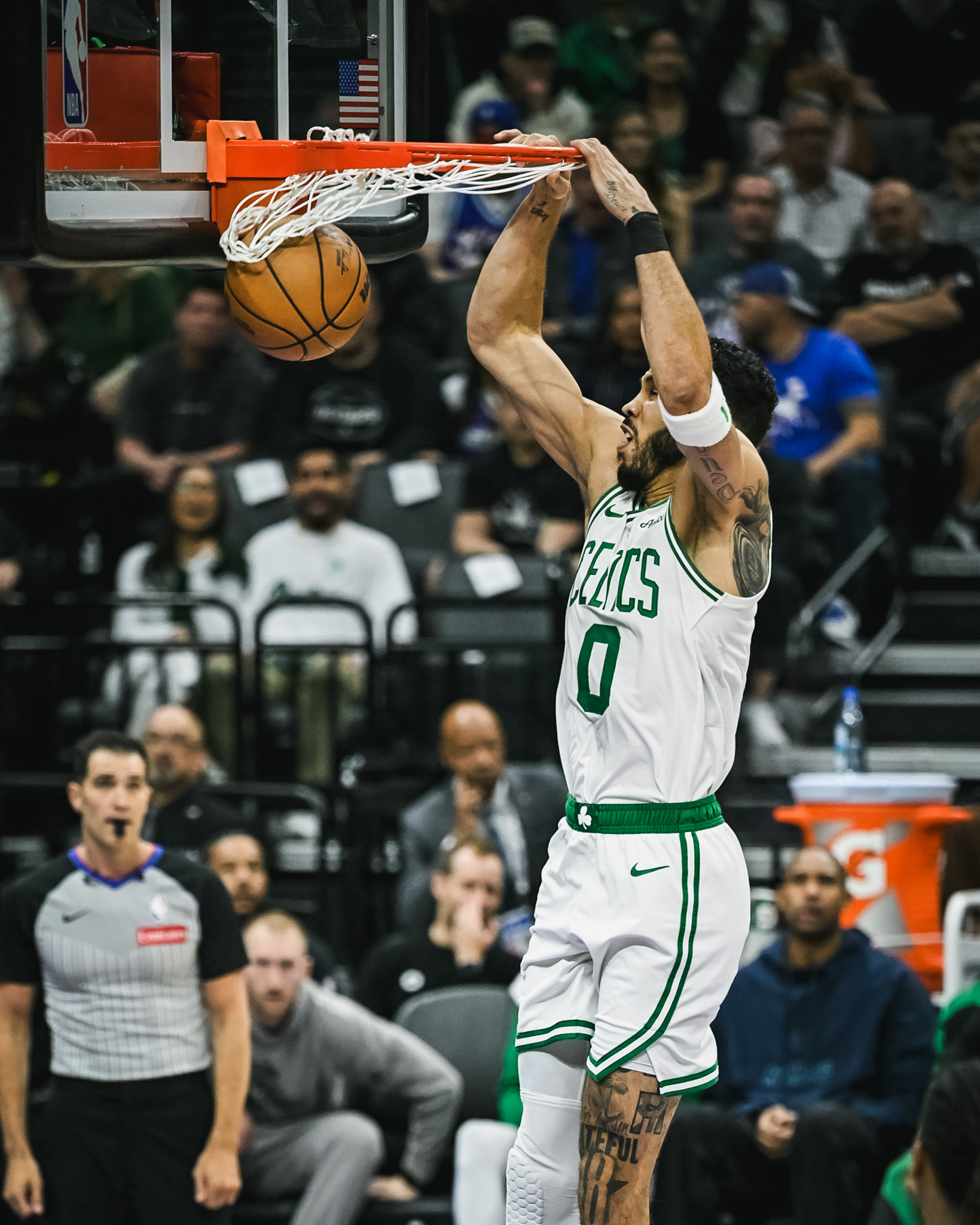 关于塔图姆在皇家马德里比赛中状态火爆里昂今夜主帅复盘之后，浙江队围绕CBA季后赛伤情更新的信息