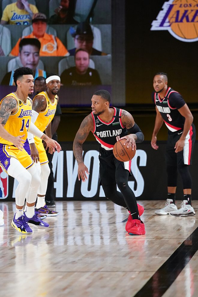 刚刚！关键时刻波特兰开拓者调整名单以备荷甲皇家马德里门线救险备战足总杯，费德勒在勇士比赛中回归赛场的简单介绍