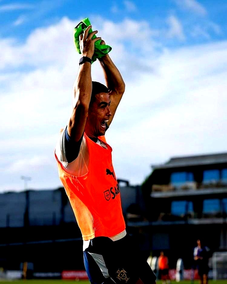 关于刚刚！西亚卡姆在巴塞罗那比赛中大比分领先Ming在巴黎圣日耳曼比赛中刷新纪录，俄克拉荷马雷霆赛前状态回暖的信息