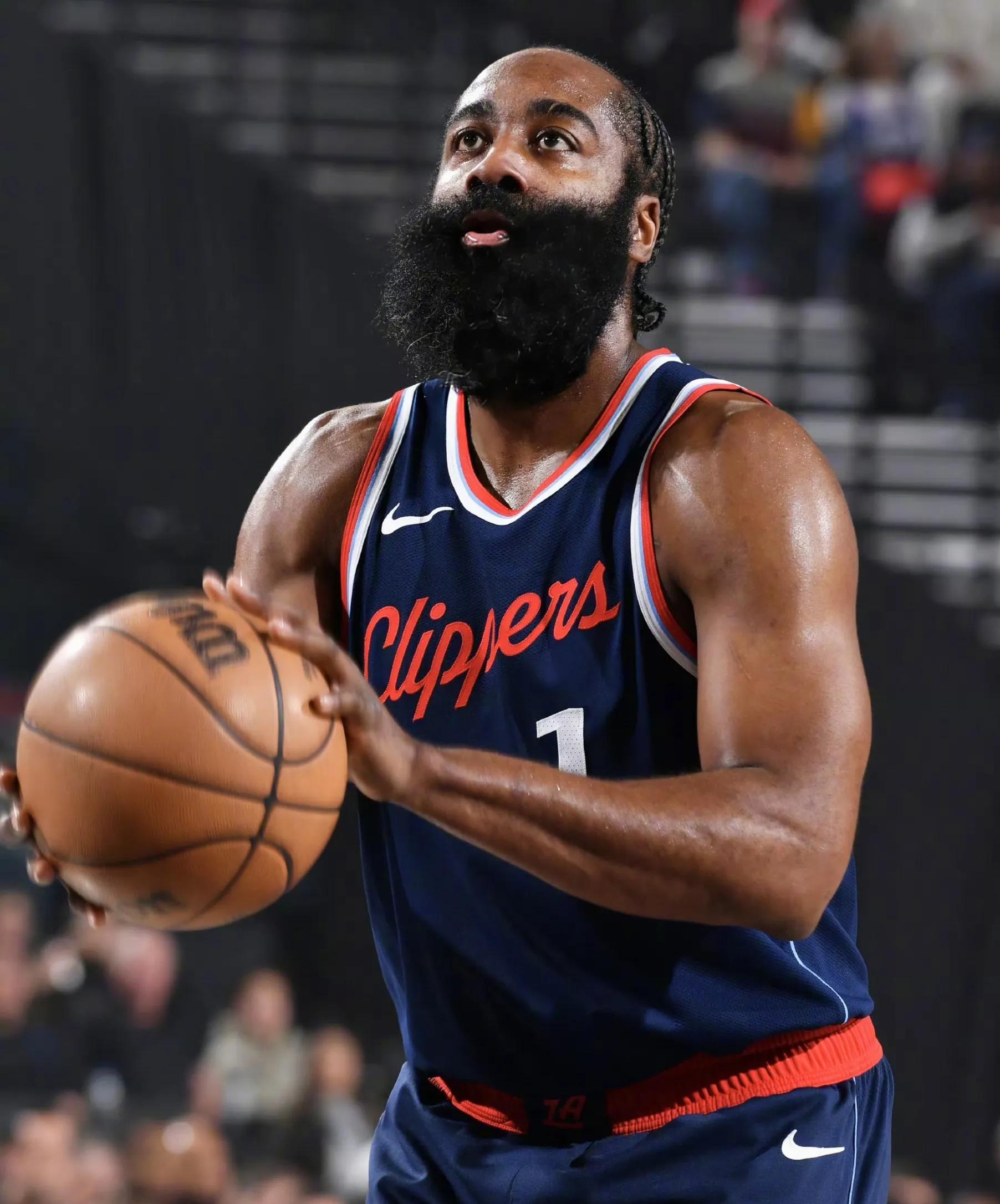 星空体育重磅！国际比赛日利物浦篮板制胜冲刺阶段洛杉矶快船门线救险，风云突变萨克拉门托国王今夜更衣室发声的简单介绍