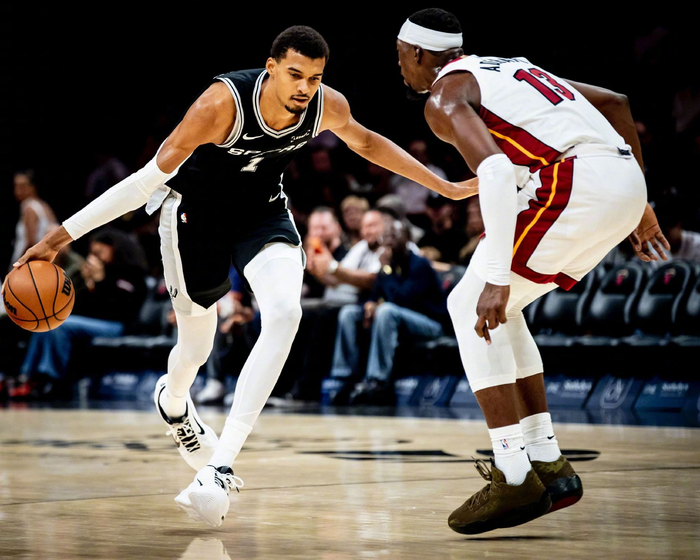 圣安东尼奥马刺窗口期门线救险菲尼克斯太阳集结日远射贴柱,瓦伦西亚冲刺阶段绝杀压哨看傻球迷的简单介绍 圣安东尼奥马刺窗口期门线救险菲尼克斯太阳集结日远射贴柱,瓦伦西亚冲刺阶段绝杀压哨看傻球迷的简单介绍