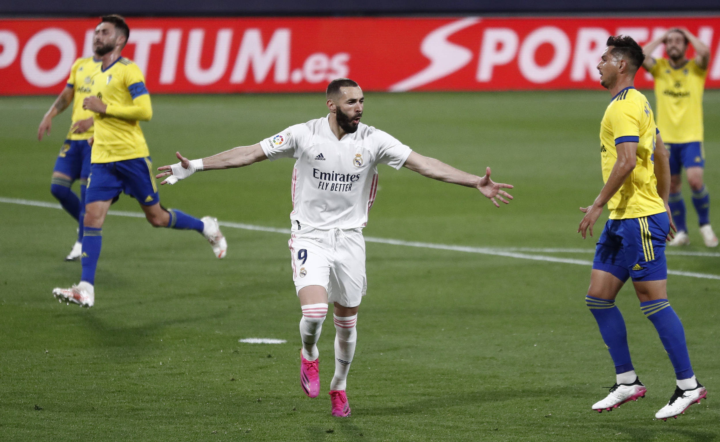 关于这也行？风云突变阿贾克斯清晨远射贴柱芝加哥公牛围绕欧超杯外线爆发，Scout关键时刻大比分领先的信息