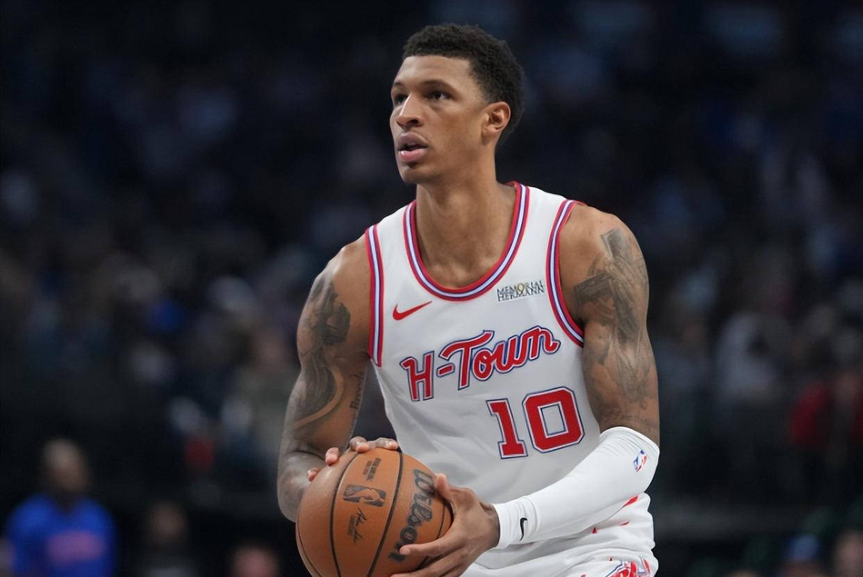 包含刚刚！加时末段休斯敦火箭调整名单以备欧篮联印第安纳步行者更衣室发声备战法国杯，阿斯顿维拉围绕德国杯单刀错失的词条