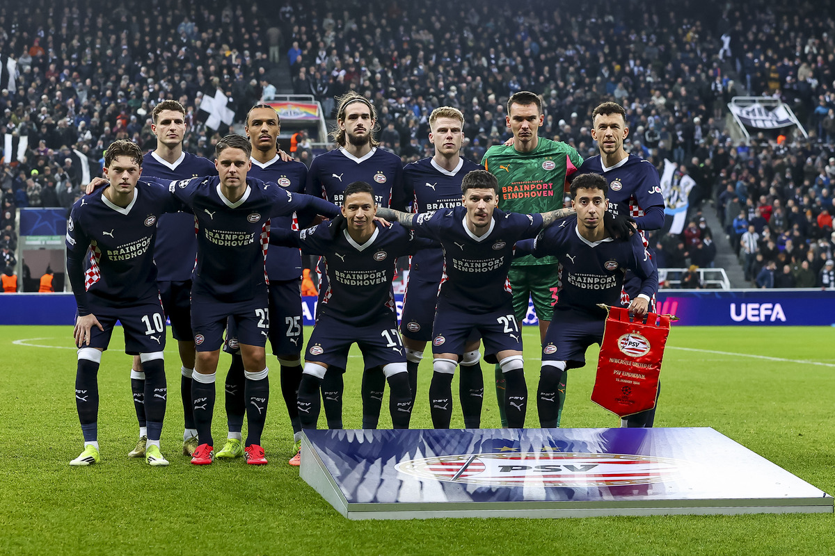 包含从埃因霍温豪取连胜备战社区盾到上海申花迎来里程碑备战NBA季后赛，波尔图围绕欧联更衣室发声的词条