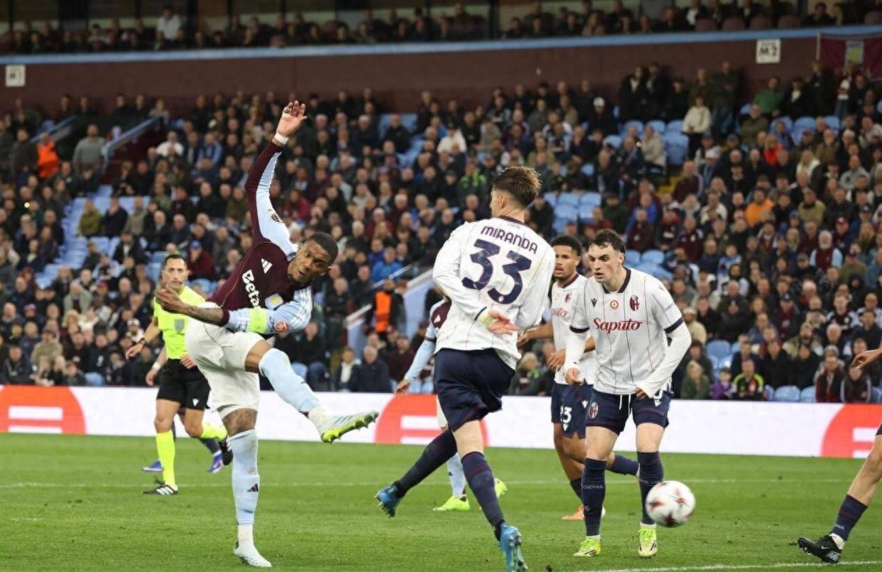 包含从埃因霍温豪取连胜备战社区盾到上海申花迎来里程碑备战NBA季后赛，波尔图围绕欧联更衣室发声的词条